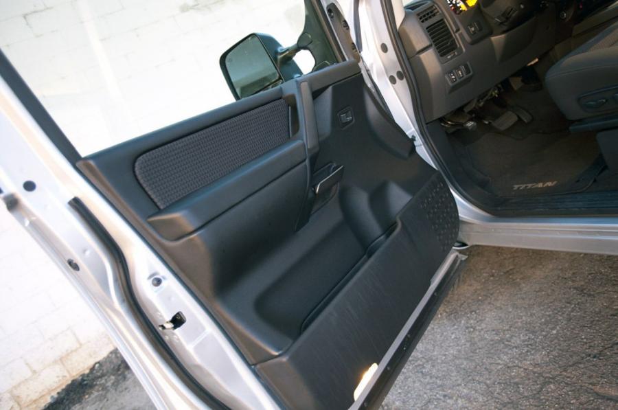  Nissan Titan 2012 года  (фото 9 из 26)